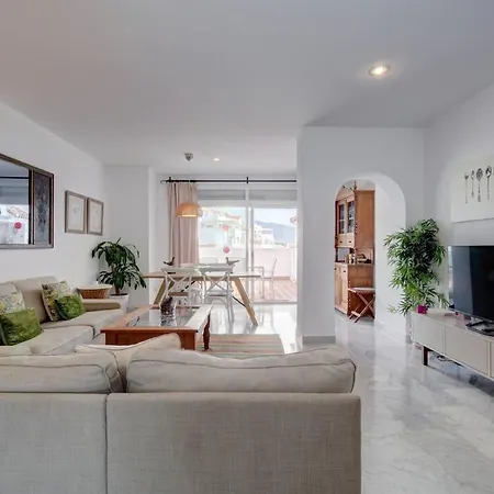 Spacious, Fresh And Fantastic Views Apartment