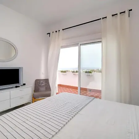 Spacious, Fresh And Fantastic Views *